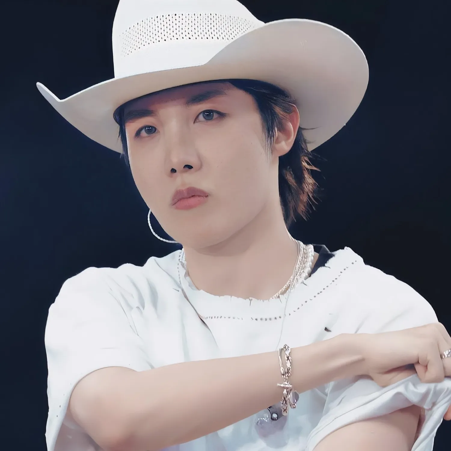 Foto terbaru j-hope (BTS)