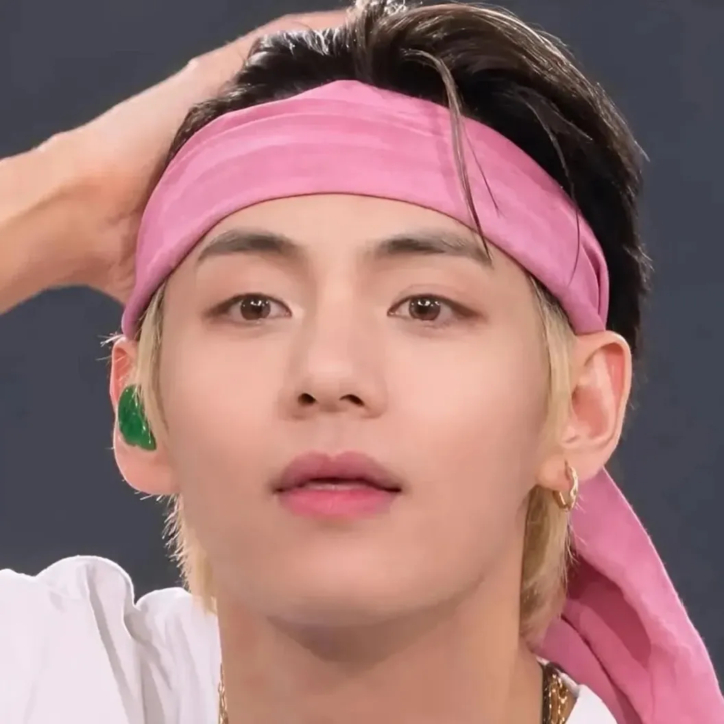 Latest photo of V (BTS)