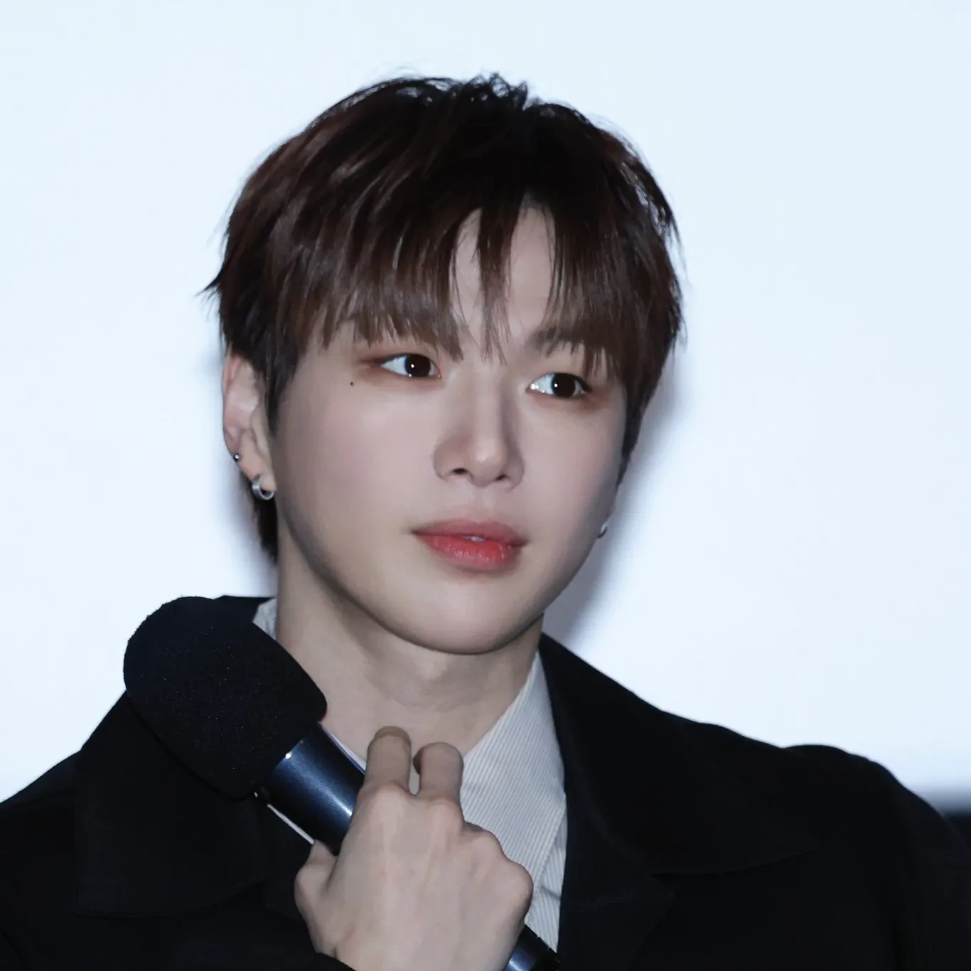 강다니엘의 비하인드 컷