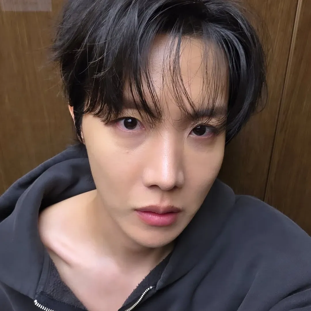 Momen yang diabadikan oleh penggemar j-hope (BTS)