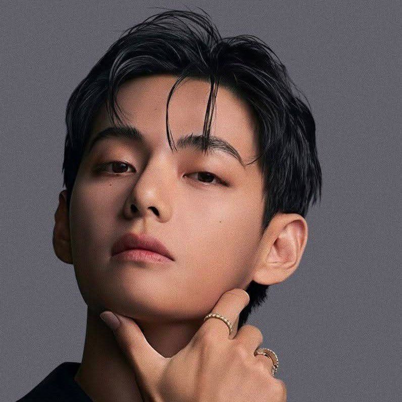 Latest photo of V (BTS)