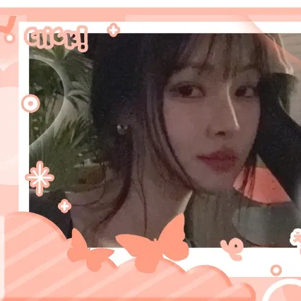 A moment captured by Yuju (GFRIEND)'s fan