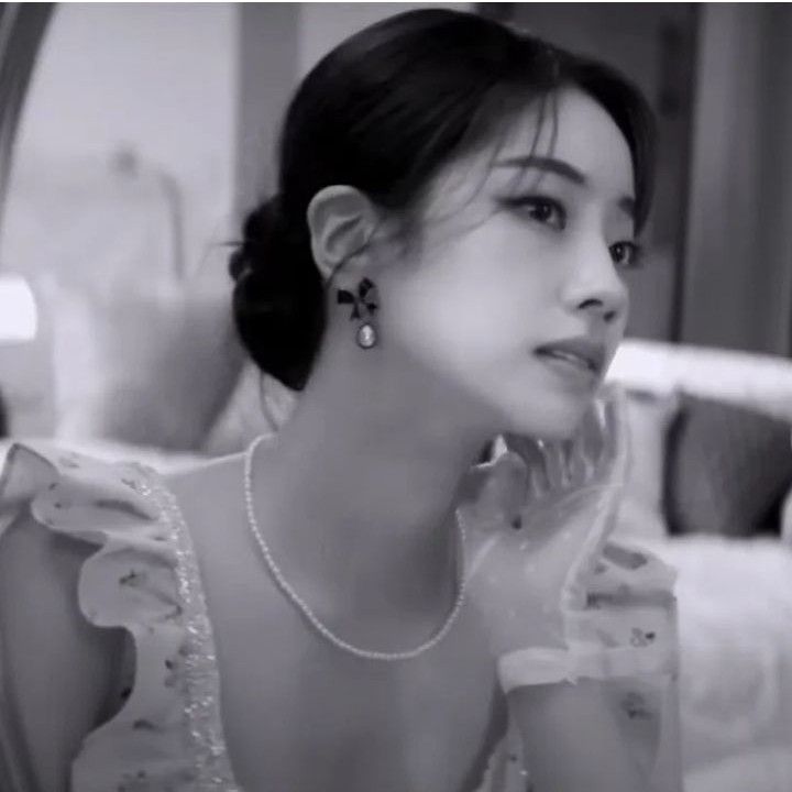 Foto aktivitas terbaru Dahyun (TWICE)