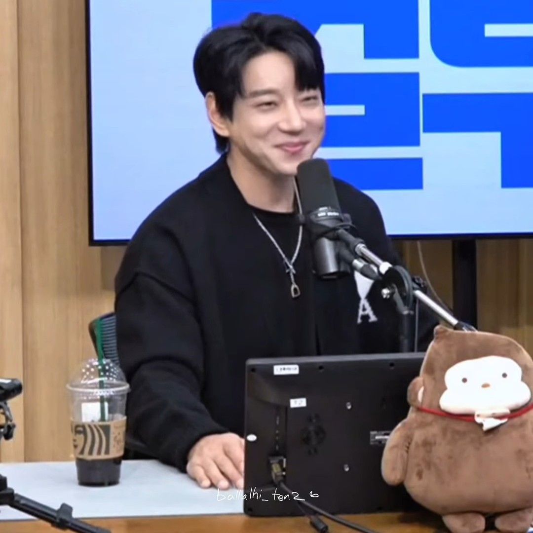 A moment captured by Hwang Chiyeol's fan