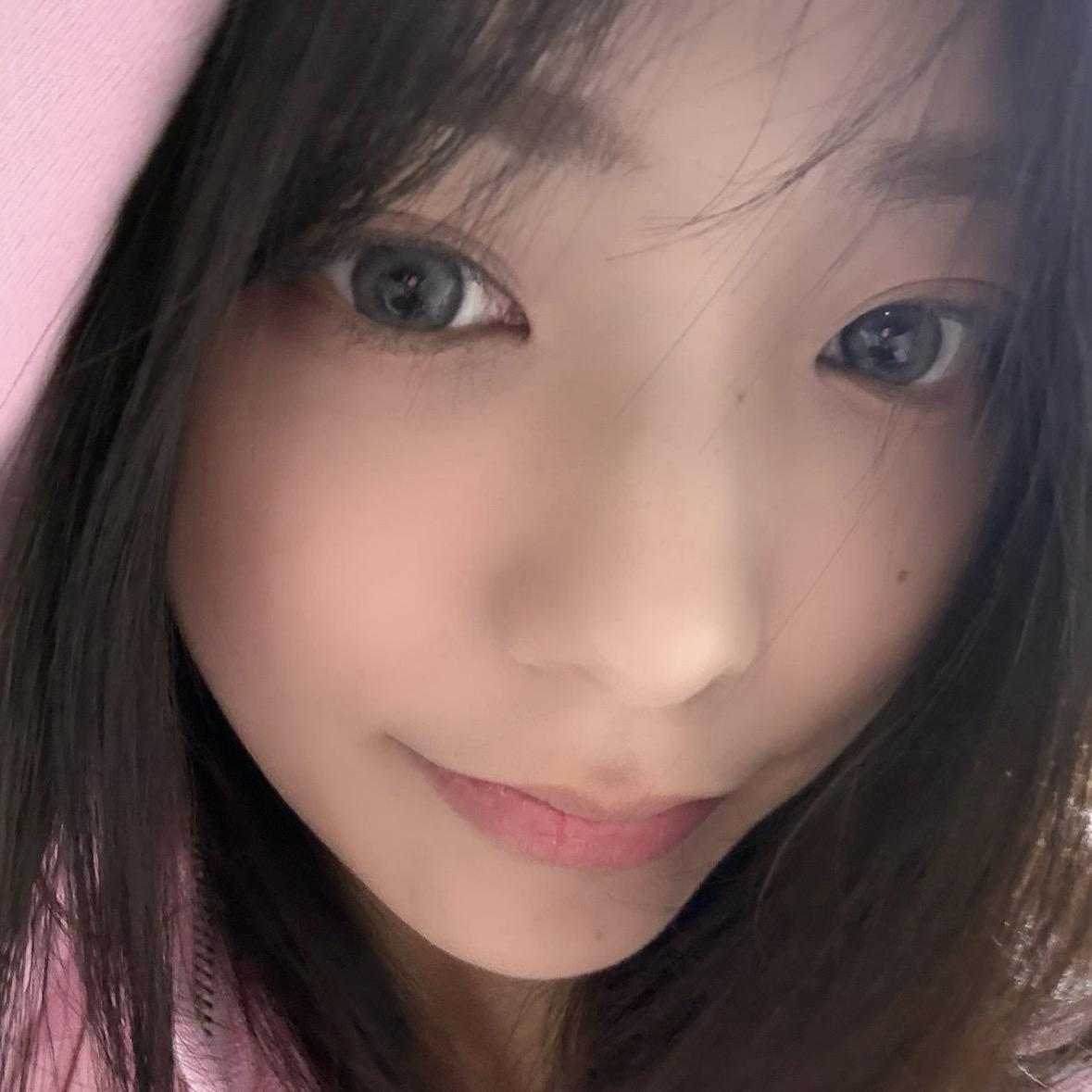 Latest photo of Siyeon (QWER)