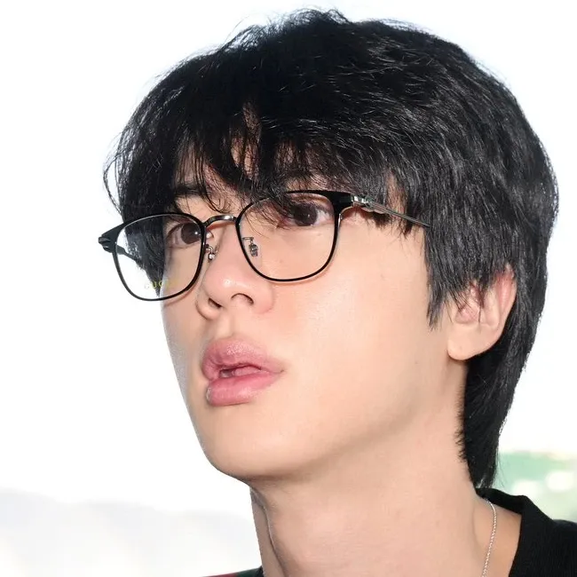 Jin (防弹少年团)的最新照片