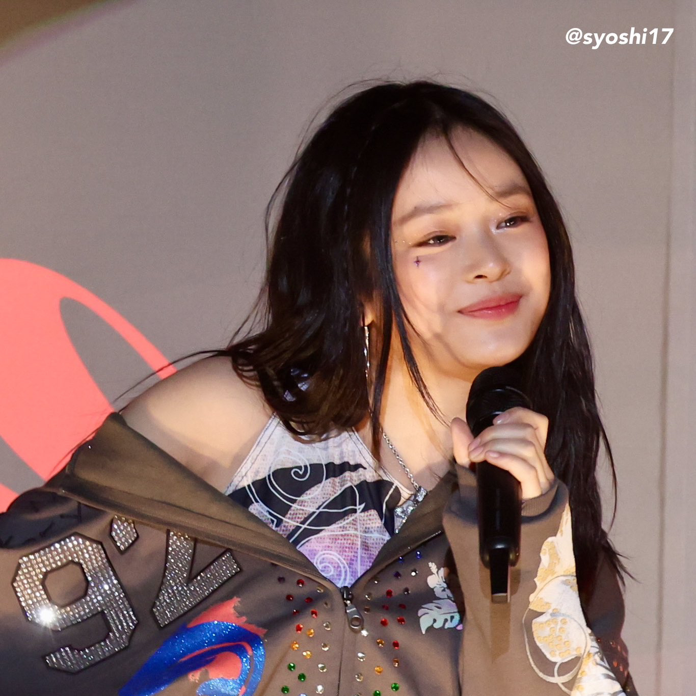 NewJeansの舞台裏ショット