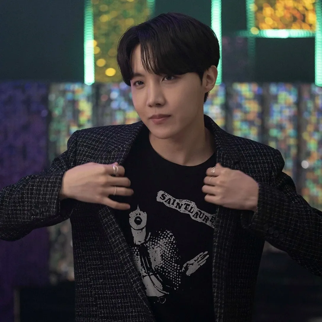 Foto terbaru j-hope (BTS)