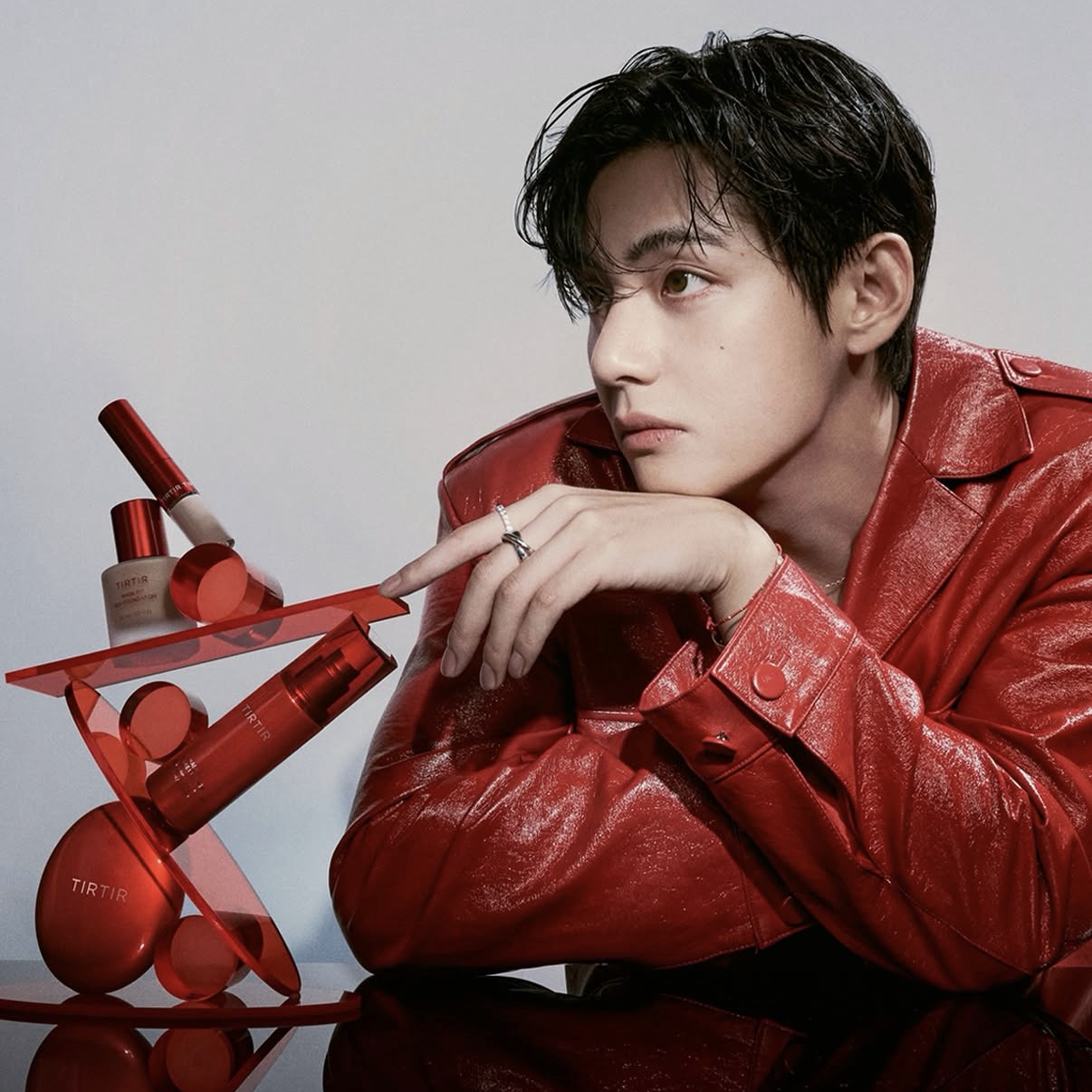 Foto aktivitas terbaru V (BTS)