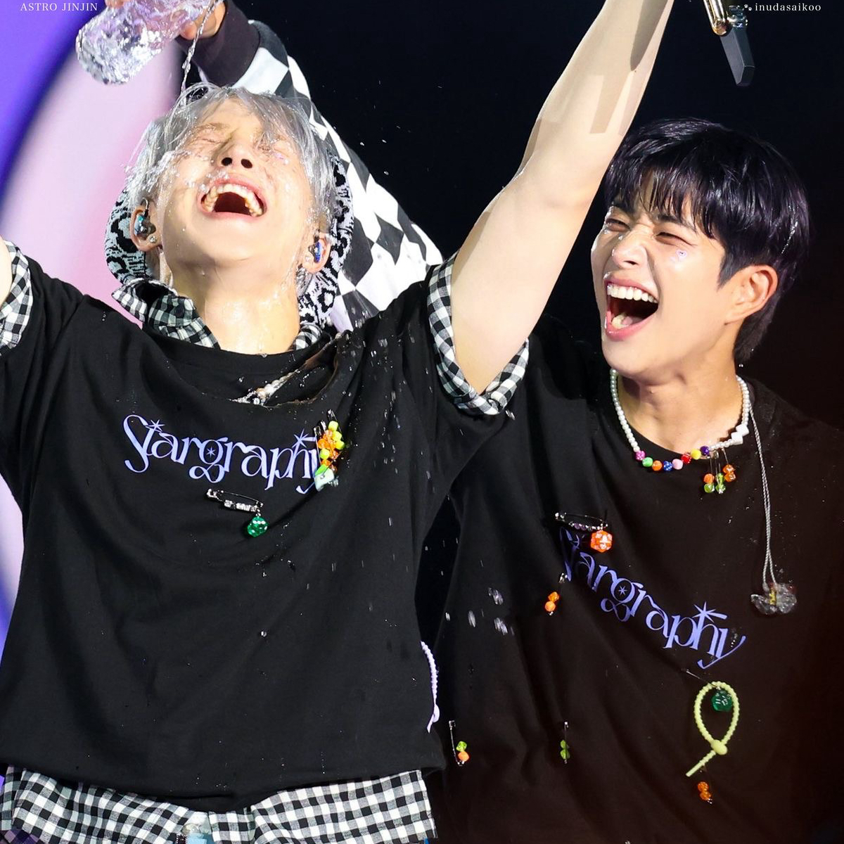 A moment captured by MJ (ASTRO)'s fan