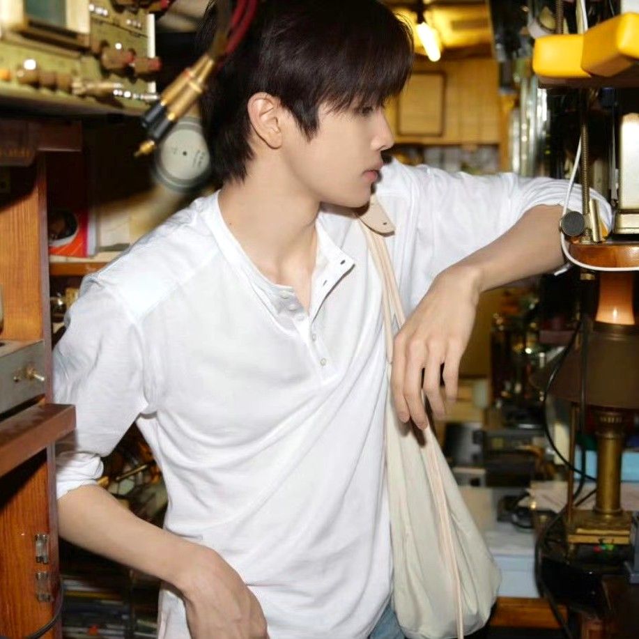 Latest photo of Sungchan (RIIZE)