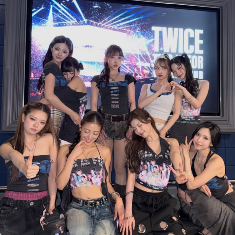 Momo (TWICE)的最新活動照片