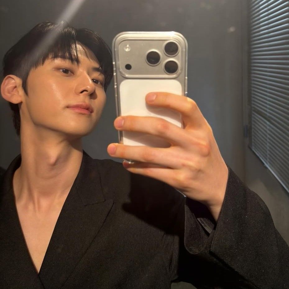 黃旼炫的最新活动照片