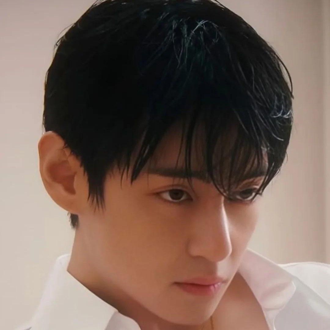 Foto aktivitas terbaru V (BTS)