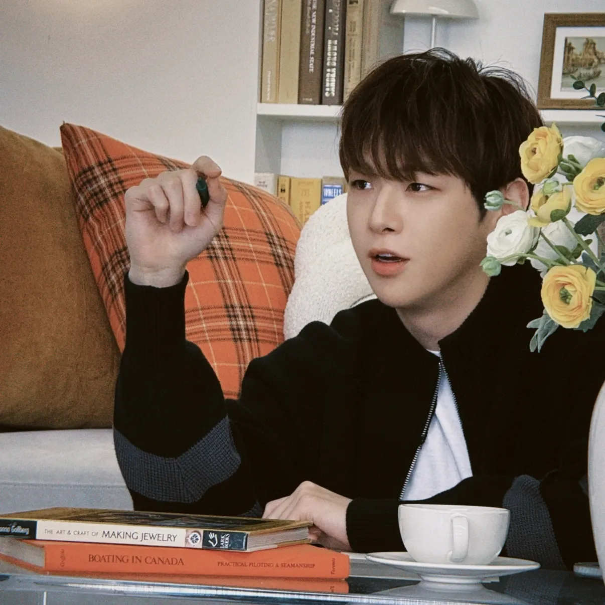 강다니엘의 비하인드 컷