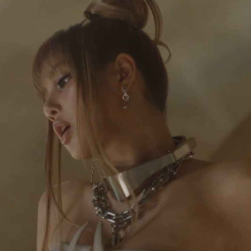 Lisa (BLACKPINK)的幕後花絮