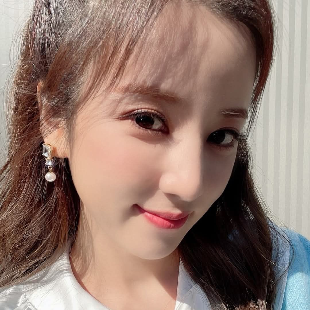 Recent activity shot of Park Chorong (Apink)