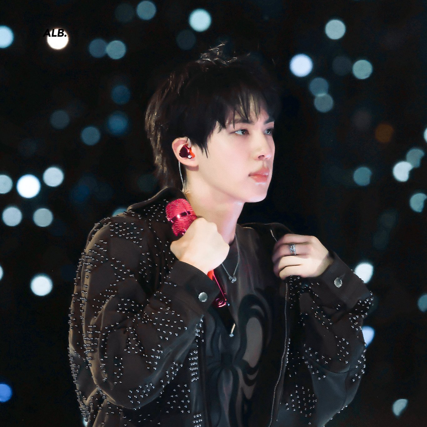 Foto aktivitas terbaru Jin (BTS)