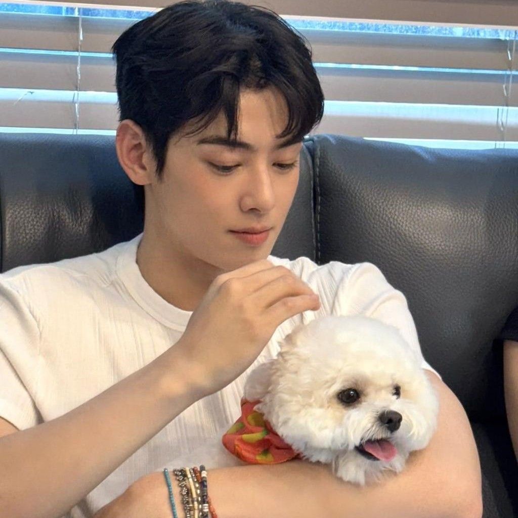 Latest photo of Eunwoo (ASTRO)