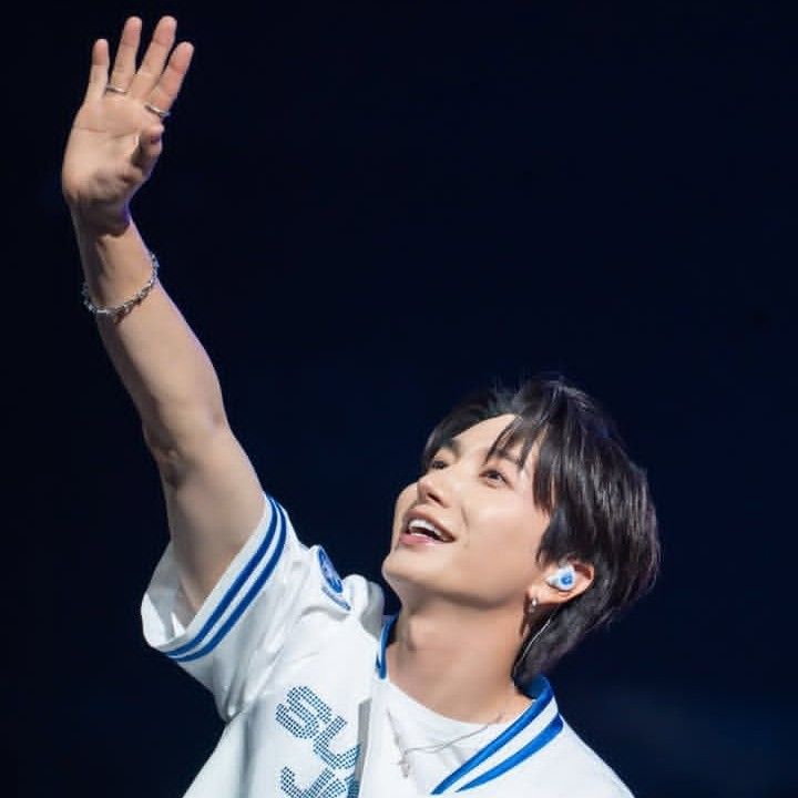 Behind-the-scenes cut of Leeteuk (Super Junior)