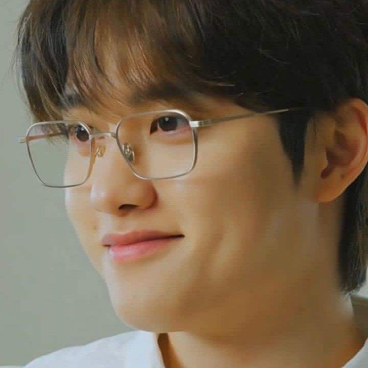 Behind-the-scenes cut of EXO