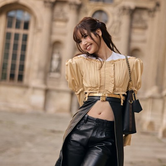 Momen yang diabadikan oleh penggemar Lisa (BLACKPINK)