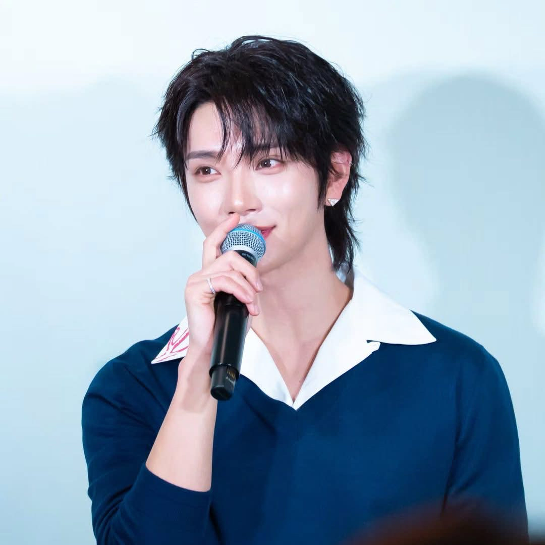 Recent activity shot of Joshua (SEVENTEEN)