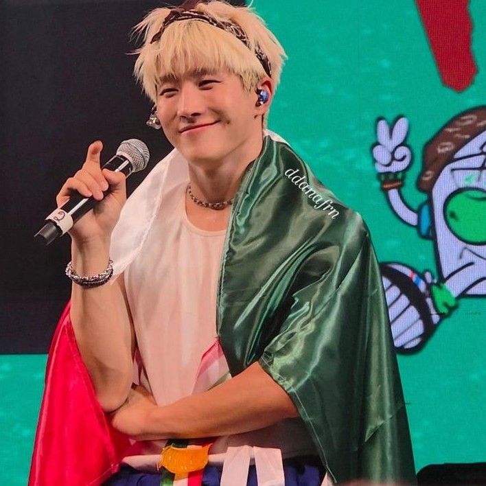 Behind-the-scenes cut of Jinjin (ASTRO)