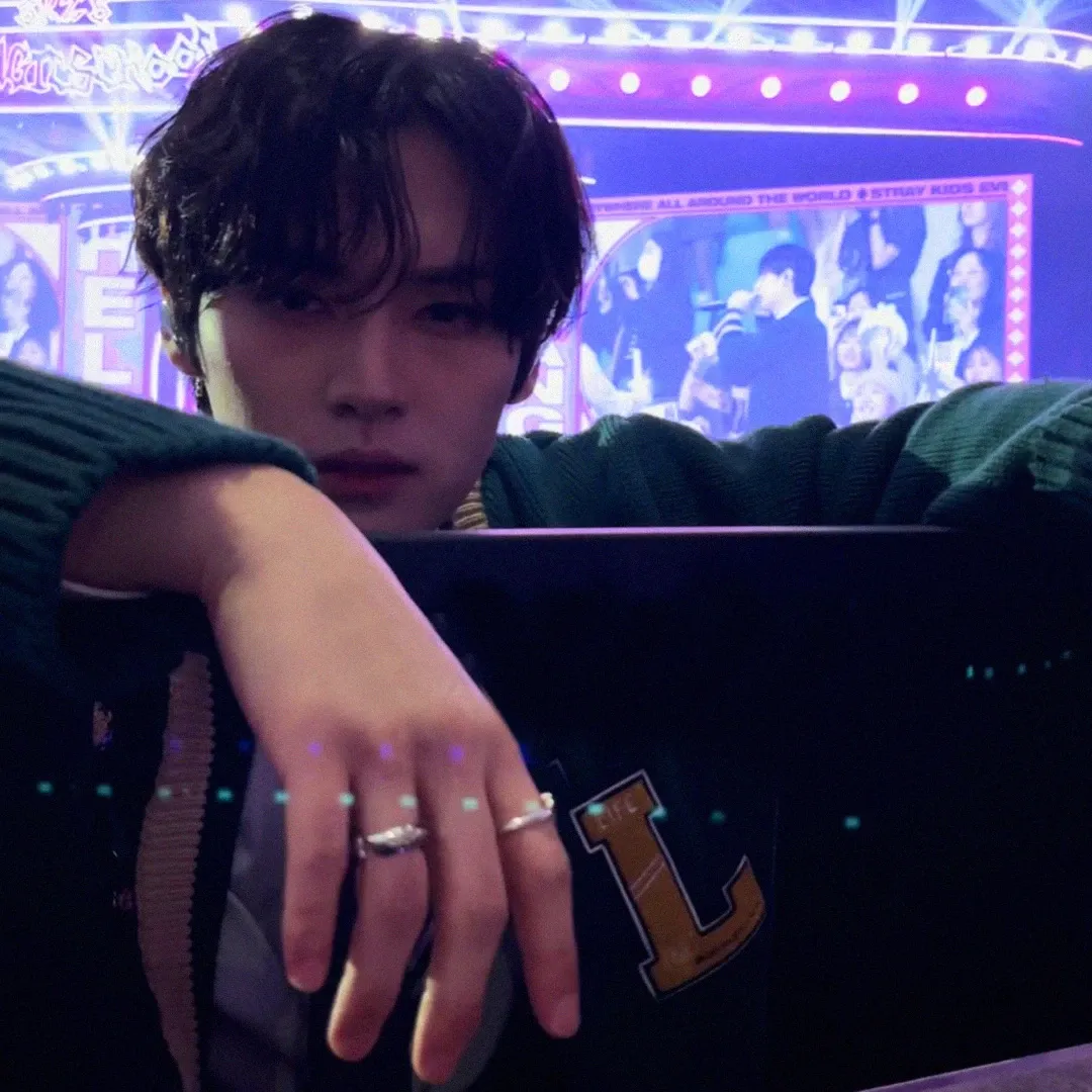 Foto aktivitas terbaru Lee Know (Stray Kids)