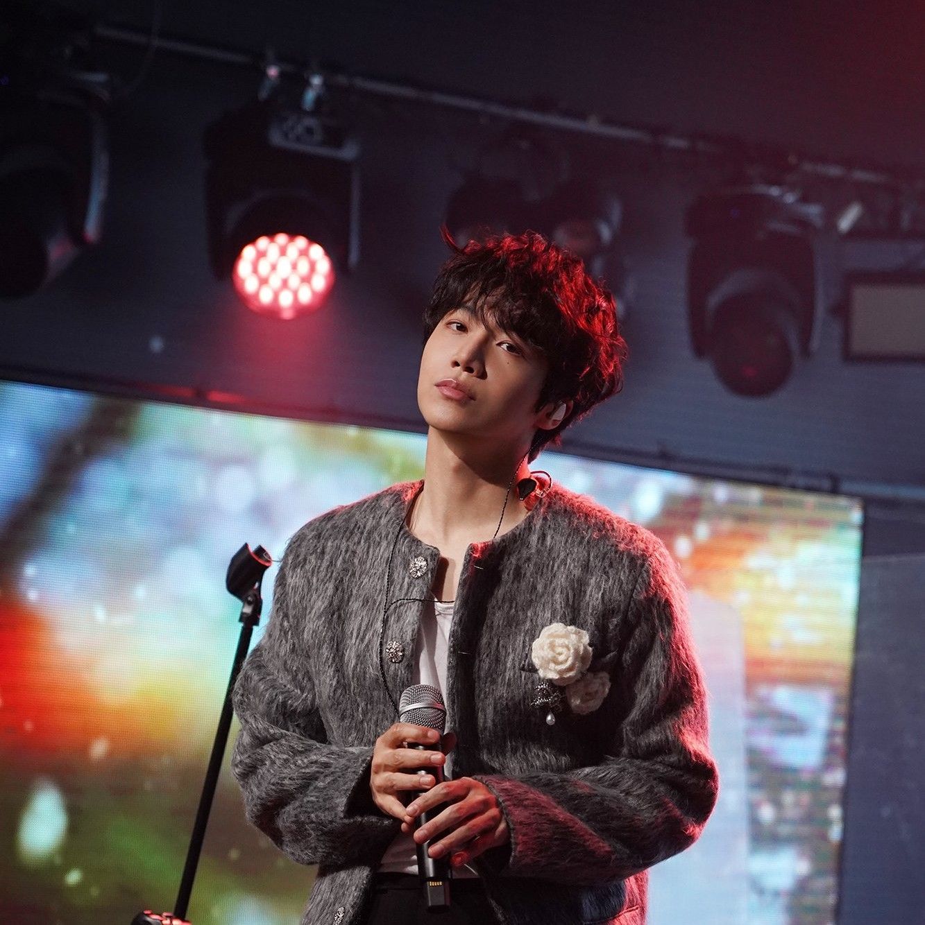 珍虎 (PENTAGON)粉絲拍下的瞬間