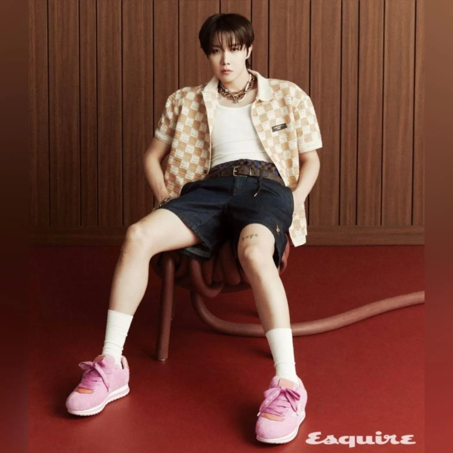 Foto terbaru j-hope (BTS)