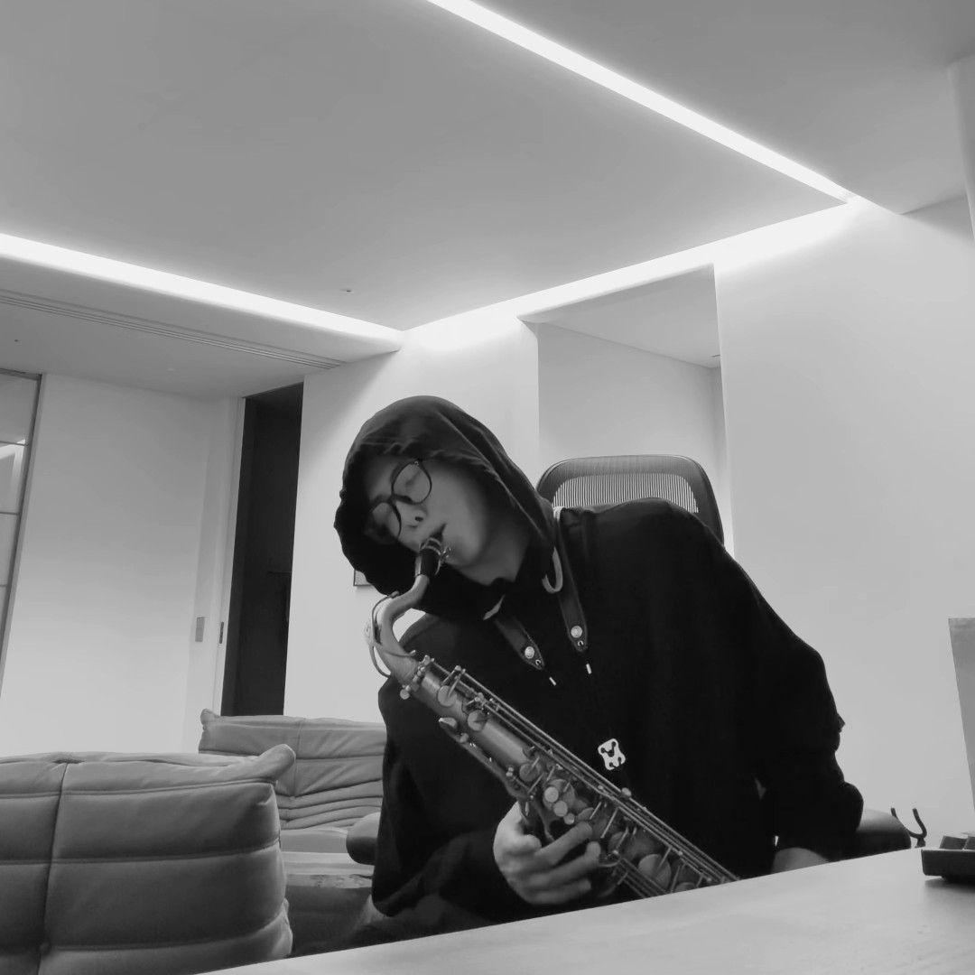 Behind-the-scenes cut of BTS