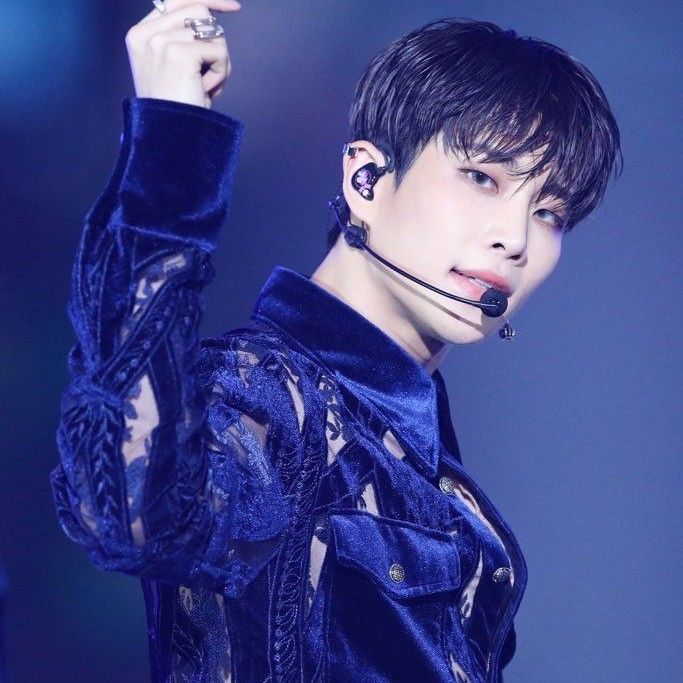 A moment captured by MJ (ASTRO)'s fan