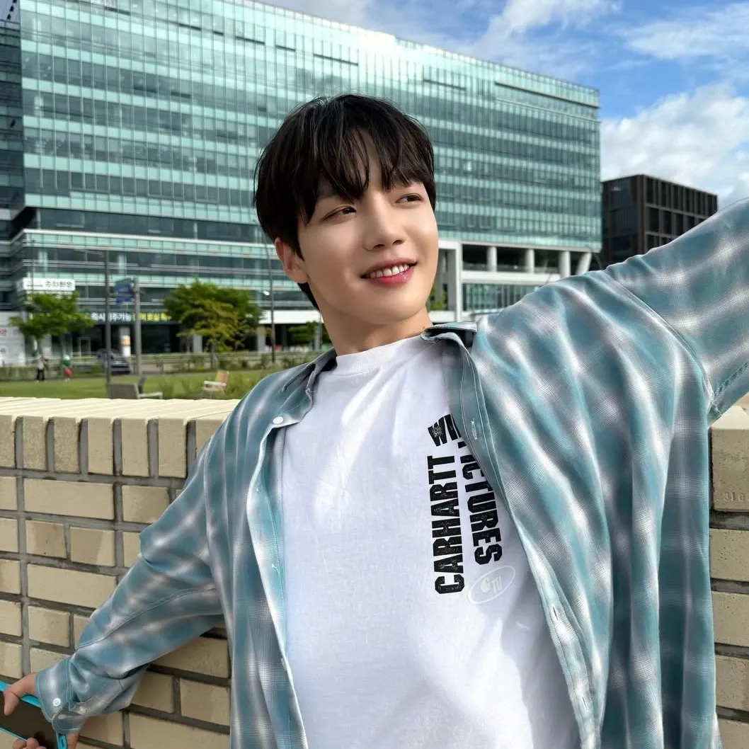 Behind-the-scenes cut of Lim Youngmin
