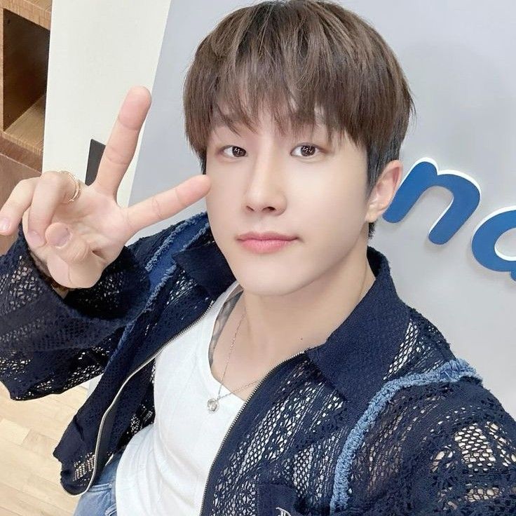 Behind-the-scenes cut of Jinjin (ASTRO)