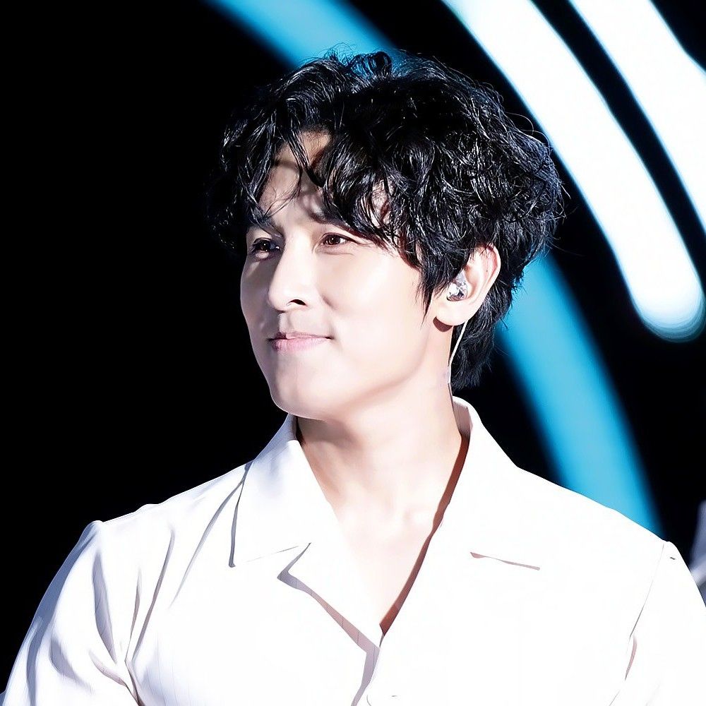 Latest photo of Kim Dongwan (SHINHWA)