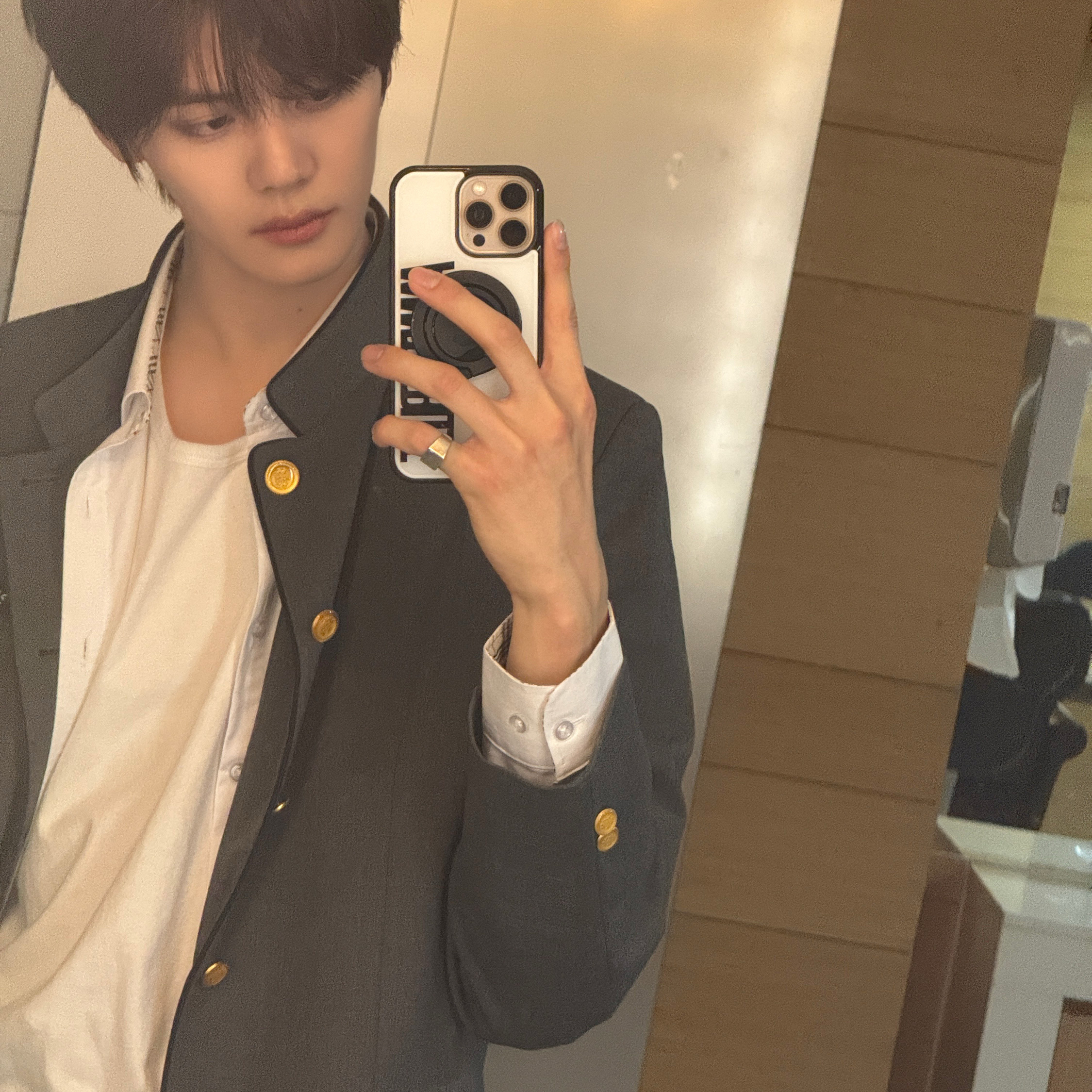Recent activity shot of Kim Gyuvin (AND2BLE)