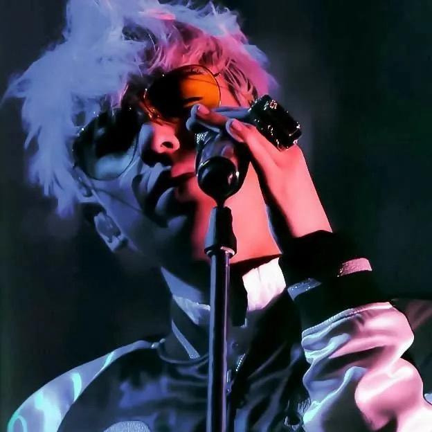 Foto aktivitas terbaru T.O.P