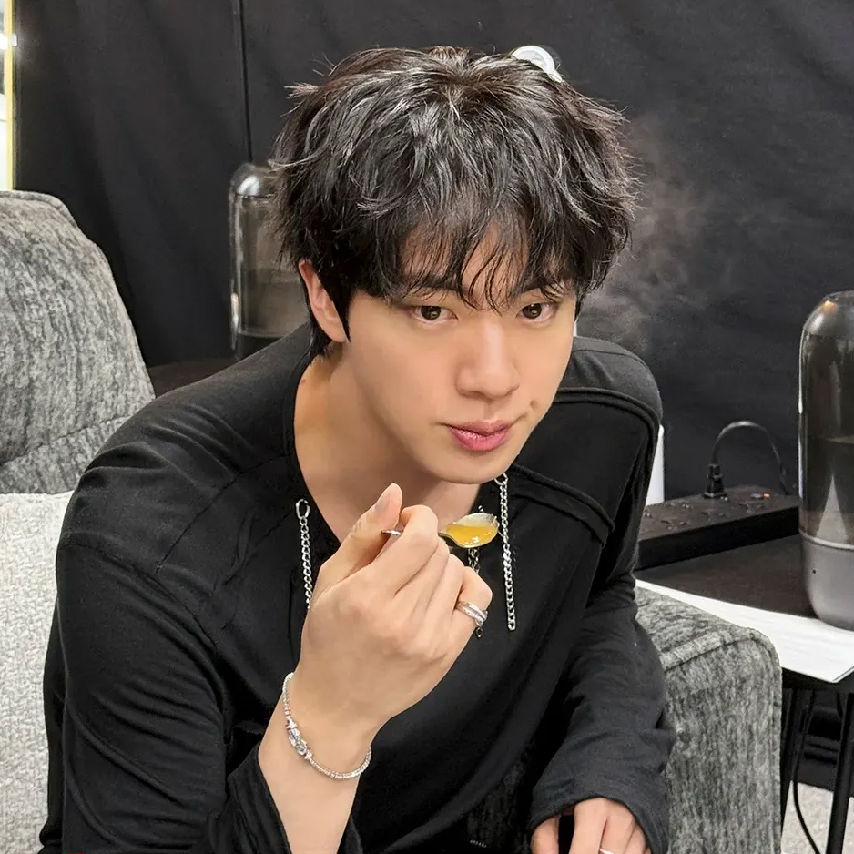Foto terbaru Jin (BTS)