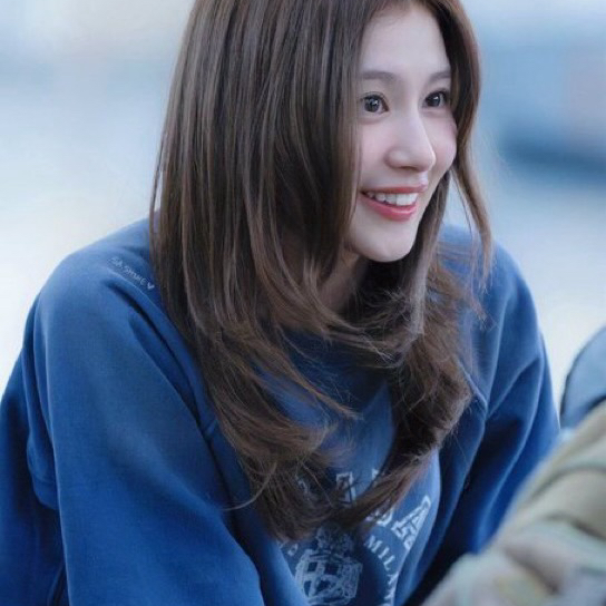 Foto terbaru Sana (TWICE)