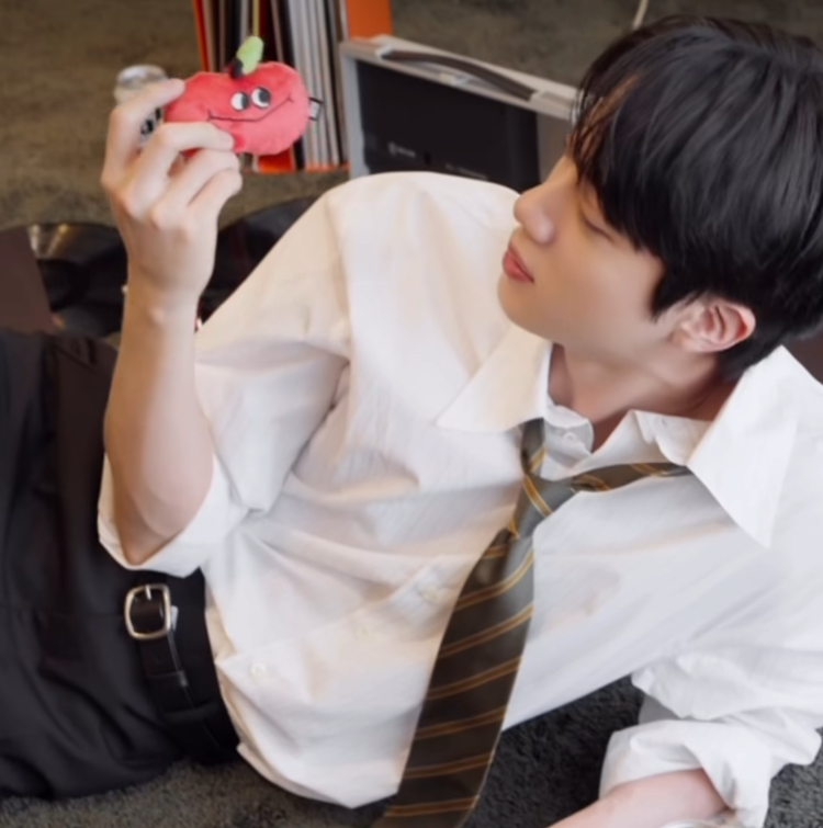 진 (방탄소년단)의 비하인드 컷