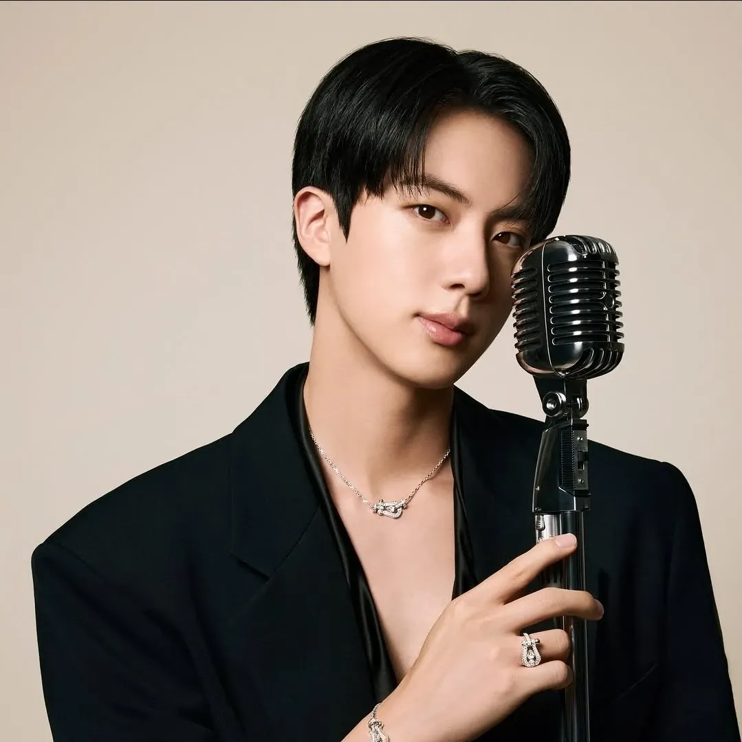 Momen yang diabadikan oleh penggemar Jin (BTS)