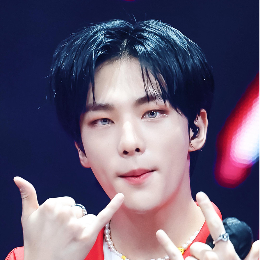 Latest photo of Hyunjin (Stray Kids)