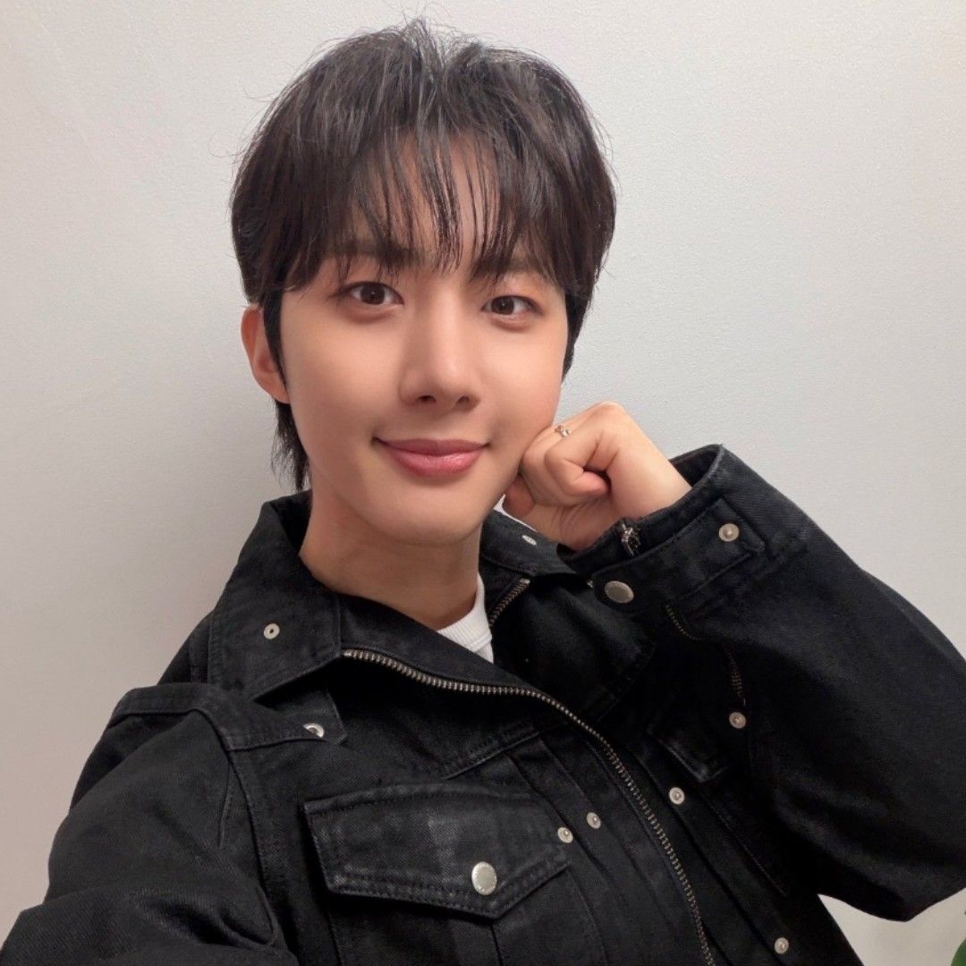 Behind-the-scenes cut of Hui (PENTAGON)