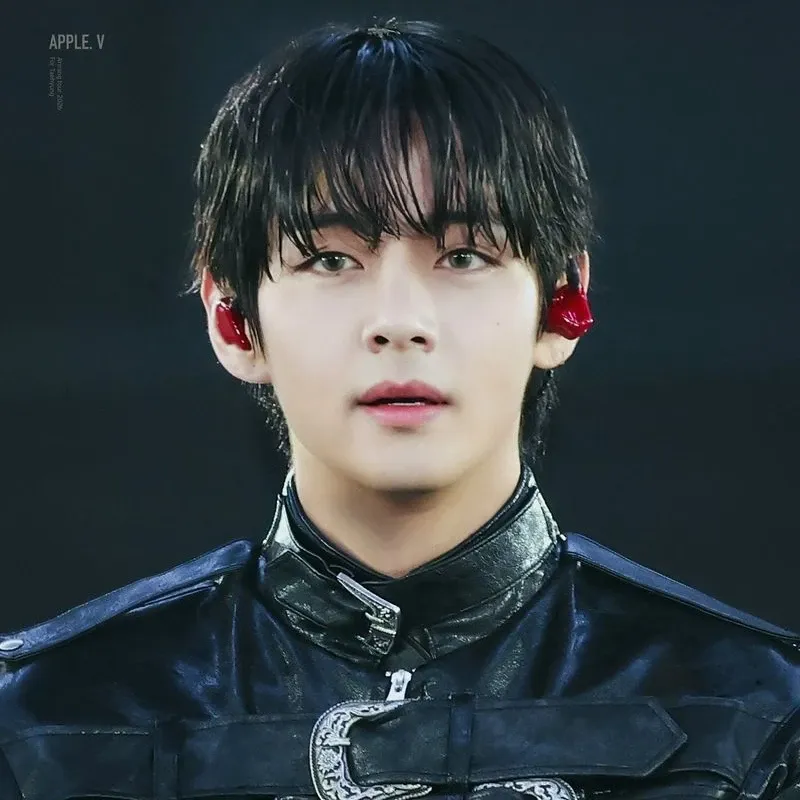 뷔 (방탄소년단)의 최신 사진