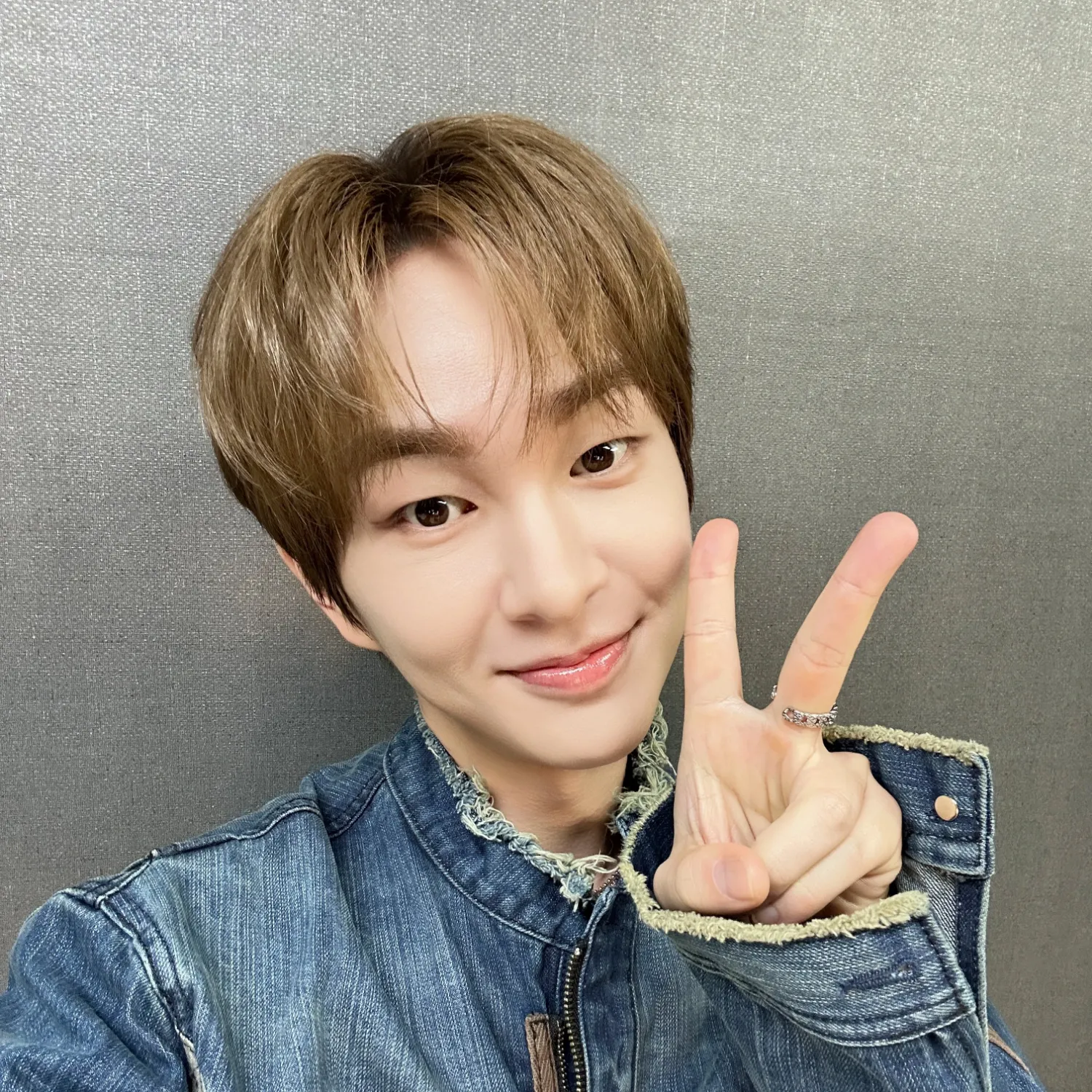 Behind-the-scenes cut of Onew (SHINee)