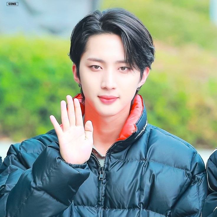 Latest photo of Hui (PENTAGON)