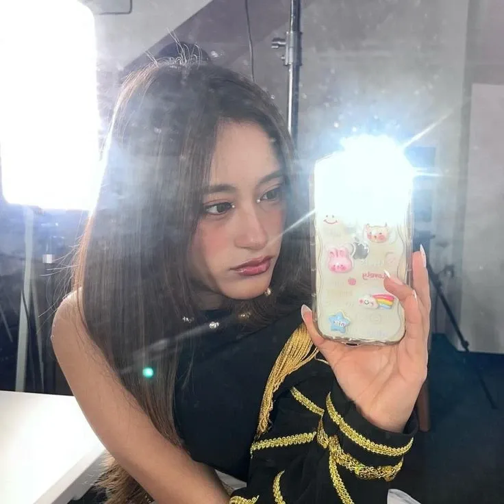 Behind-the-scenes cut of Mia (BLINGONE)