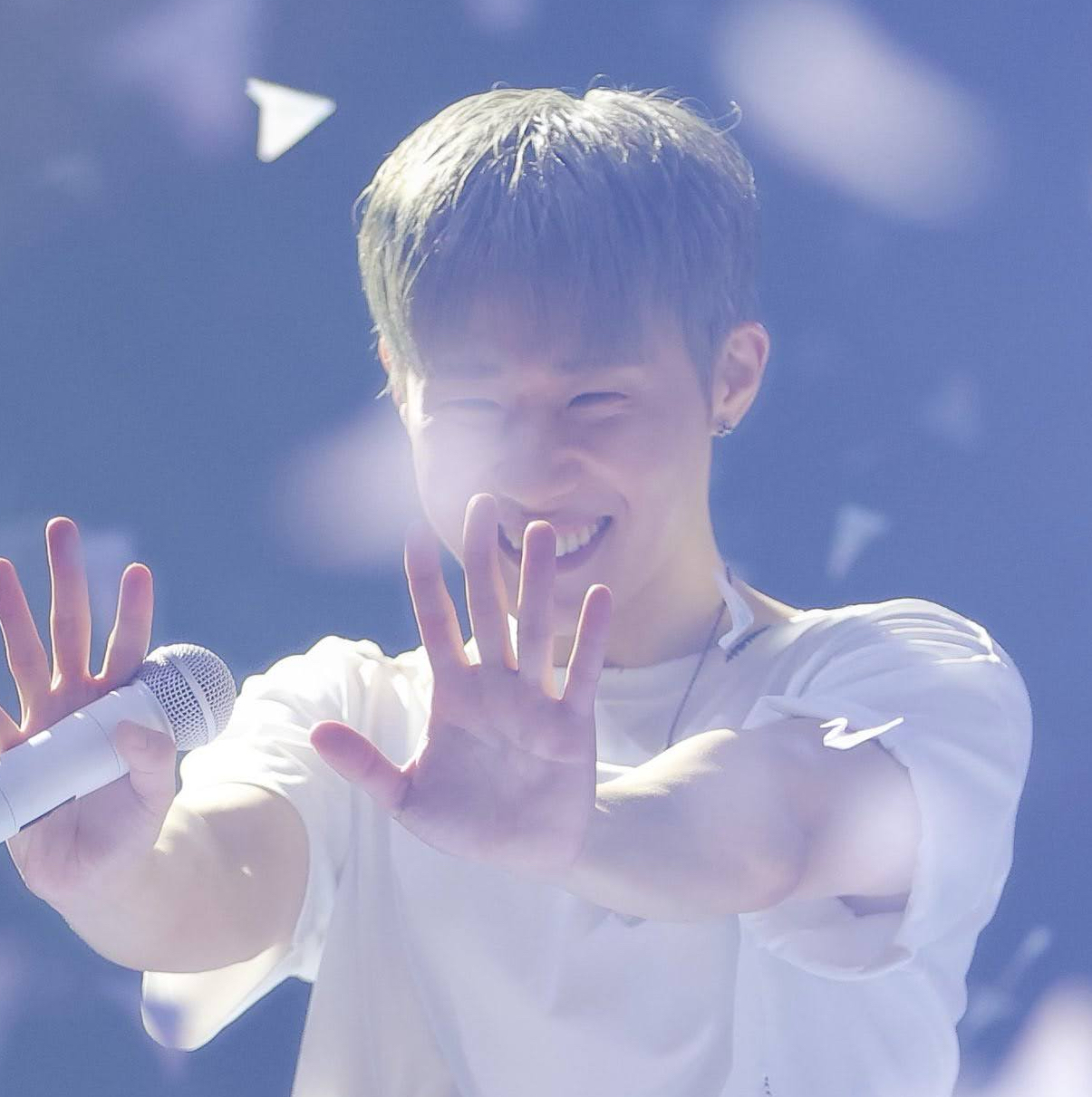 A moment captured by Sungkyu (INFINITE)'s fan