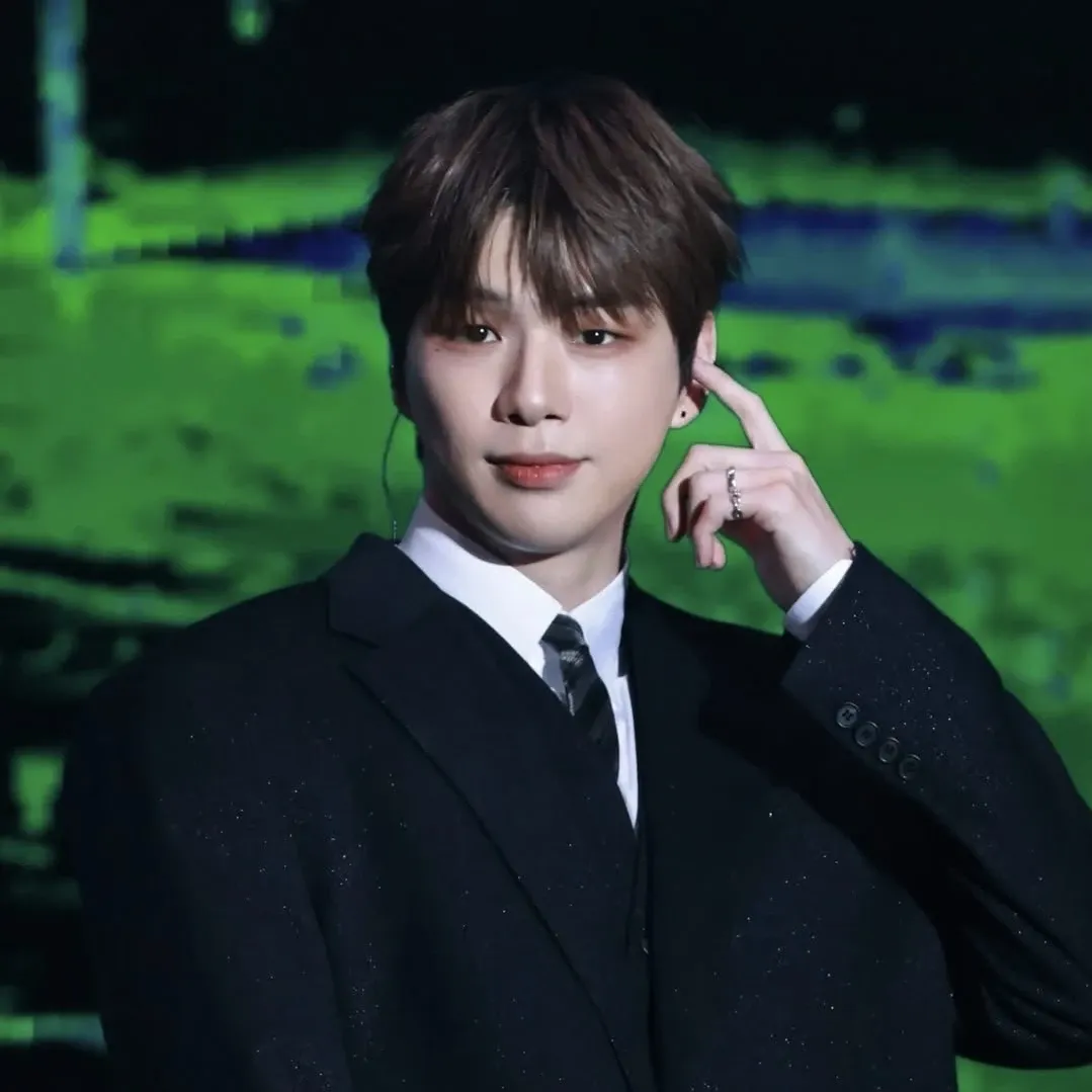 강다니엘의 비하인드 컷